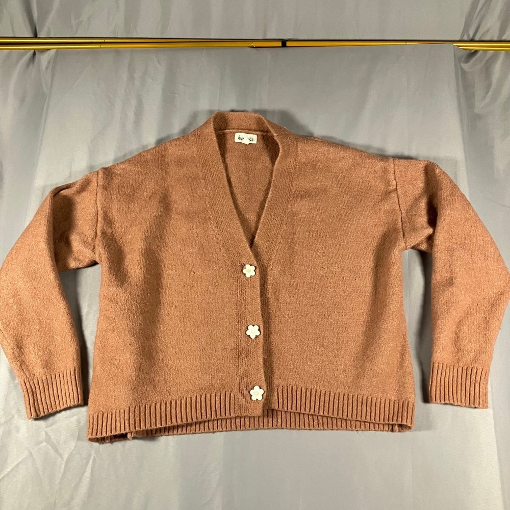 &merci Womens 1XL Mauve Knit Cardigan Flower Buttons V-Neck Sweater